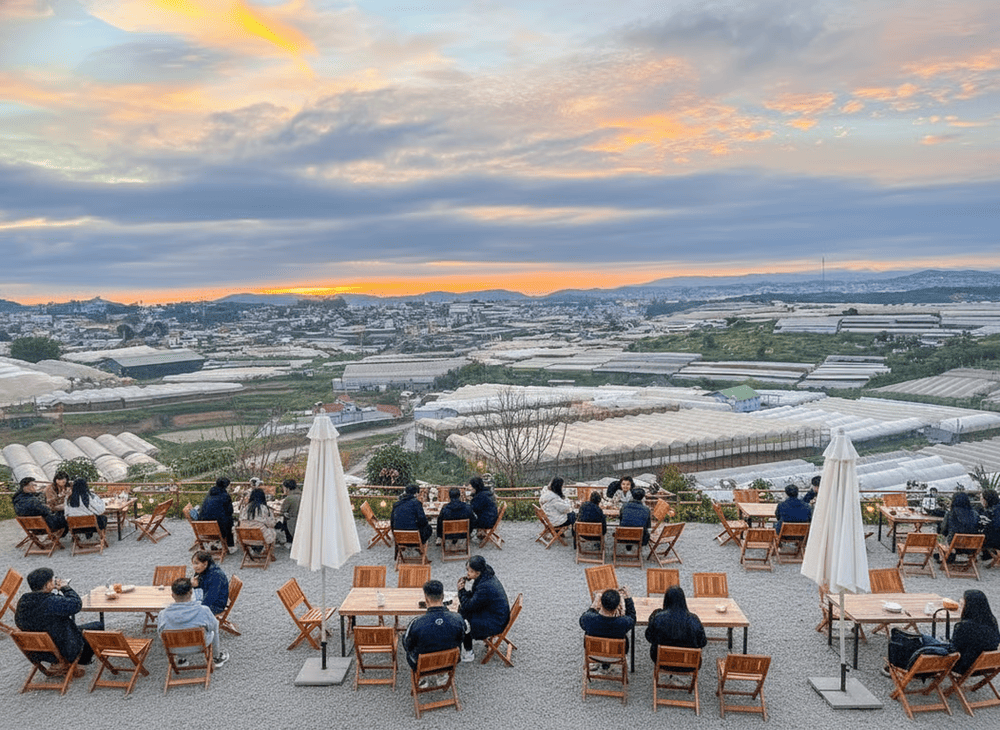 Kh&ocirc;ng gian qu&aacute;n c&agrave; ph&ecirc; x&oacute;m L&egrave;o với tầm nh&igrave;n hướng thung lũng cực m&ecirc;